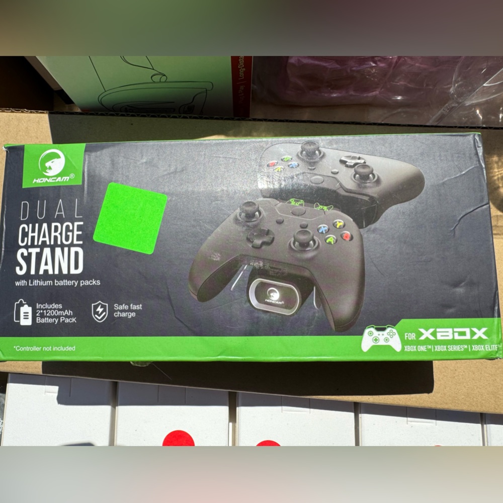 Dual charge stand for Xbox